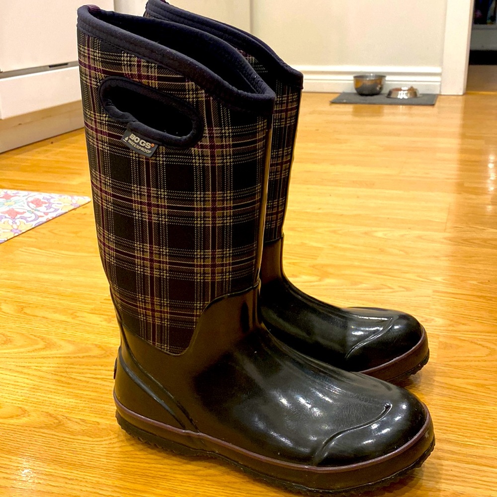Bogs, Size US 9, Rated to -40 degrees.  Waterproof, Warm, Amazing winter boots